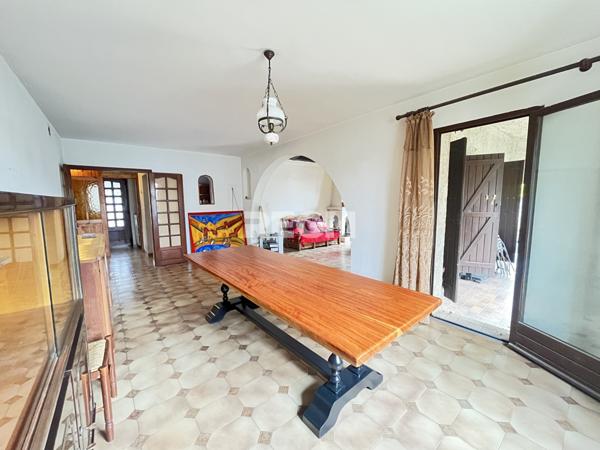 Mauguio (34130) Maison familiale de type 6 de 180 m2