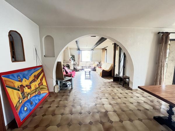 Mauguio (34130) Maison familiale de type 6 de 180 m2