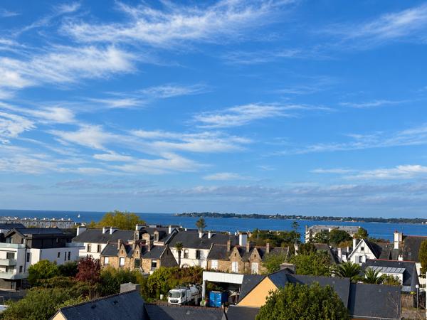 A LOUER – Concarneau Centre Ville T2 en Duplex Au Dernier Etage 58 m² avec Ascenseur & Terrasse