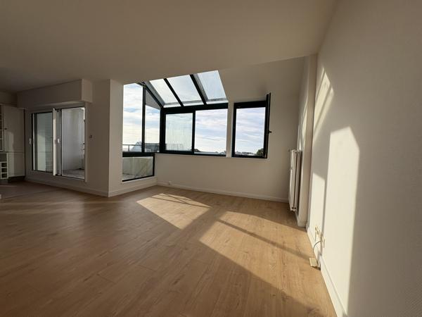 A LOUER – Concarneau Centre Ville T2 en Duplex Au Dernier Etage 58 m² avec Ascenseur & Terrasse
