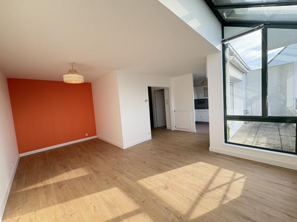 A LOUER – Concarneau Centre Ville T2 en Duplex Au Dernier Etage 58 m² avec Ascenseur & Terrasse
