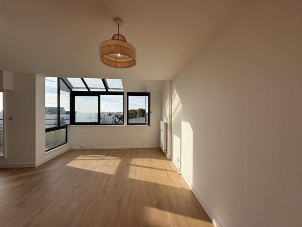 A LOUER – Concarneau Centre Ville T2 en Duplex Au Dernier Etage 58 m² avec Ascenseur & Terrasse