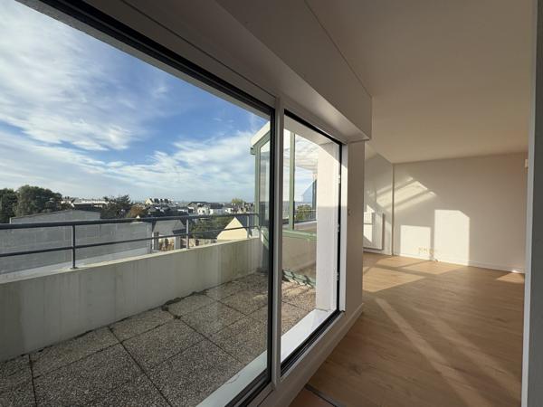 A LOUER – Concarneau Centre Ville T2 en Duplex Au Dernier Etage 58 m² avec Ascenseur & Terrasse