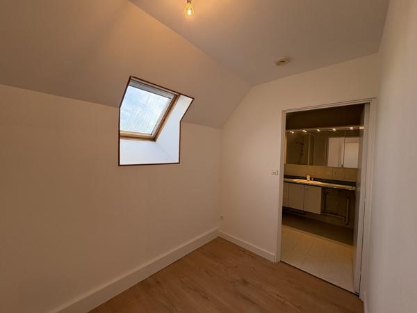 A LOUER – Concarneau Centre Ville T2 en Duplex Au Dernier Etage 58 m² avec Ascenseur & Terrasse