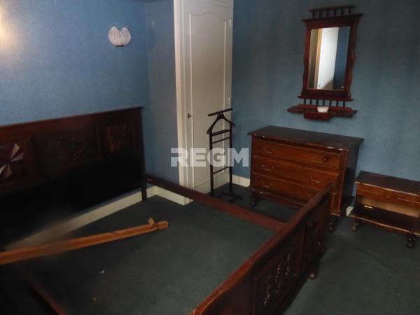 Montmoreau-Saint-Cybard (16190) Belle maison, genre villa vue magnifique sur la ville et le Chateau au calme près de toutes commodités