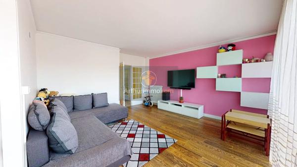 Location                                                      Appartement
                        
                     5 pièces                      90 m2                     à Le Pecq