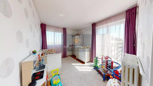 Location                                                      Appartement
                        
                     5 pièces                      90 m2                     à Le Pecq
