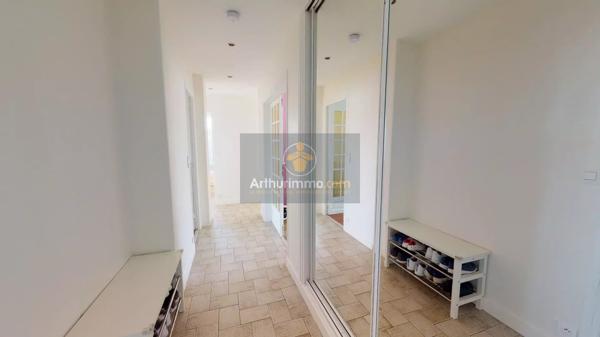 Location                                                      Appartement
                        
                     5 pièces                      90 m2                     à Le Pecq