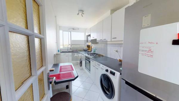 Location                                                      Appartement
                        
                     5 pièces                      90 m2                     à Le Pecq