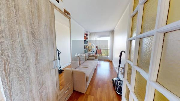 Location                                                      Appartement
                        
                     5 pièces                      90 m2                     à Le Pecq