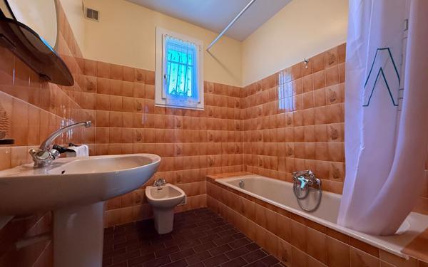 Maison à vendre    4 pièces •  Lablachère