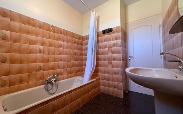 Maison à vendre    4 pièces •  Lablachère