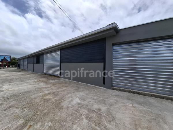 A louer Entrepôt rénové de 1000m² avec bureaux et parking