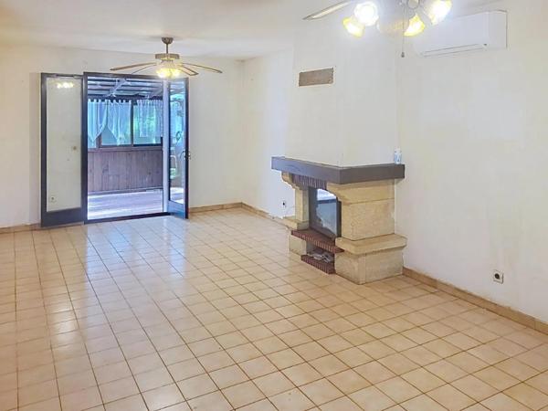 Plain-pied à fort potentiel avec piscine – environnement calme