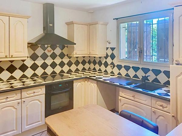 Plain-pied à fort potentiel avec piscine – environnement calme