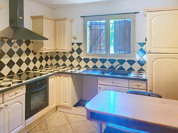 Plain-pied à fort potentiel avec piscine – environnement calme