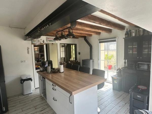 Saumur(49400) à 2,5km du coeur de ville, maison de 110m² entièrement restaurée - Garage - Jardin indépendant