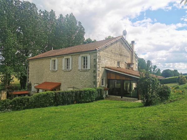 Dpt Charente (16), à vendre proche de LIGNIERES SONNEVILLE maison de campagne