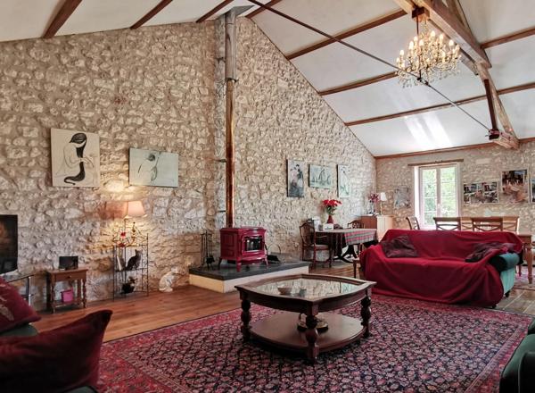 Dpt Charente (16), à vendre proche de LIGNIERES SONNEVILLE maison de campagne