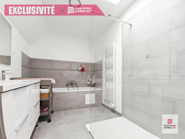 Wattrelos, proche parc, magnifique maison rénovée avec 3 chambres (dont une au RDC), jardin, stationnement privatif