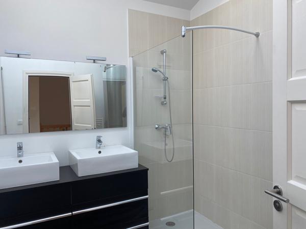 Maison
                                                                                                                                                                                                                                                                                                                        3 pièce(s)                                                                                                                                                                                                          2 chambre(s)                                                                                                                                                                                                          105  m²