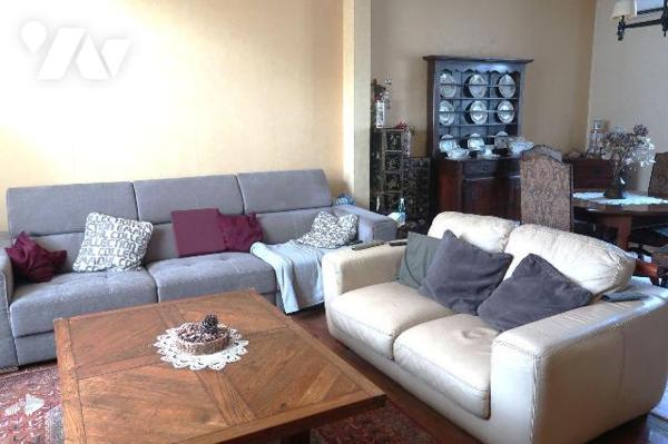 TRES JOLIE MAISON DE VILLE de +105m2 hab., comprenant :
. en RC : entrée avec placard, cuisine...