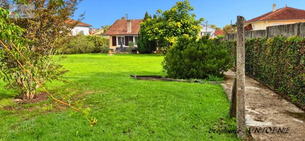 Maison de plain-pied T4, 89 m2 , avec jardin proche école collège et centre-ville ! 🌟