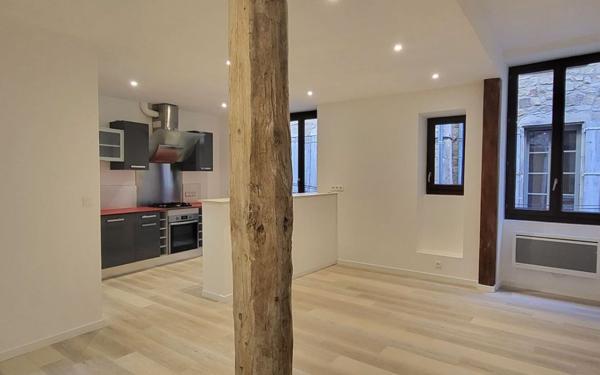 Appartement à louer    3 pièces • 59,40 m2 Largentière