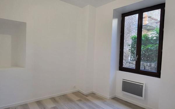 Appartement à louer    3 pièces • 59,40 m2 Largentière