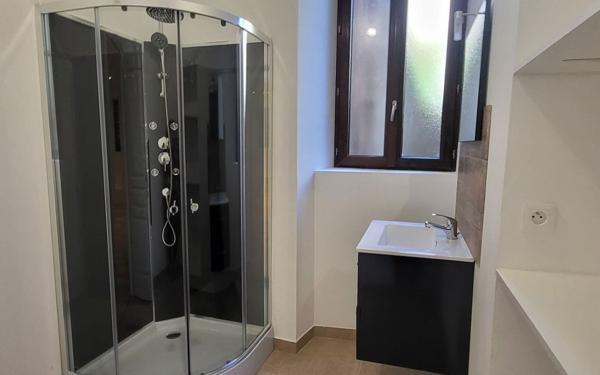 Appartement à louer    3 pièces • 59,40 m2 Largentière
