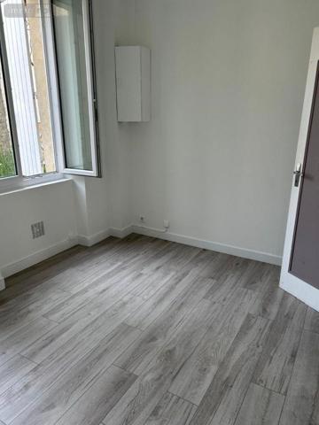 Local d'activité à louer à Nogent-le-Rotrou dans l'Eure-et-Loir (28400), ref : 18 DG   
Centre-ville