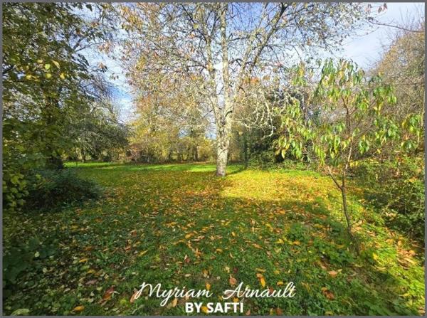 Ancien corps de ferme sur terrain de 3795 m² avec puits et dépendances