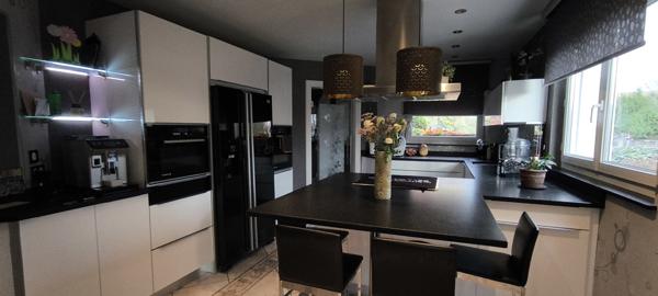 Elsenheim (67390) ELSENHEIM, prox MARCKOLSHEIM, Maison contemporaine 185 m² avec piscine et jardin.