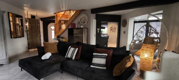 Elsenheim (67390) ELSENHEIM, prox MARCKOLSHEIM, Maison contemporaine 185 m² avec piscine et jardin.