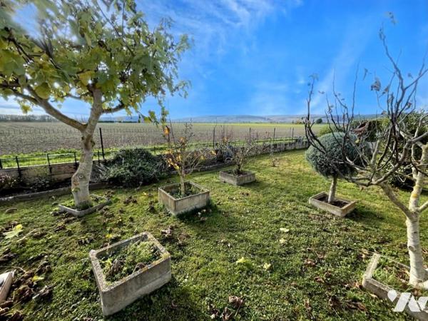 FLAGEY-ECHEZEAUX maison d'env 86 m² de plain-pied année 1970 sur terrain de 650 m²