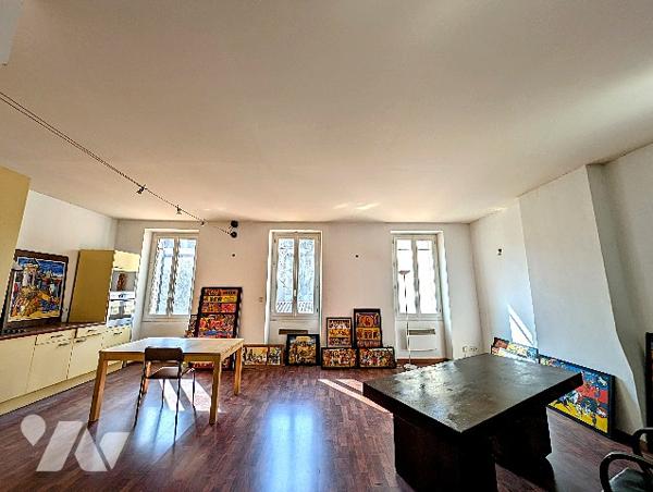 T3 traversant de près de 80 m² au 1er étage