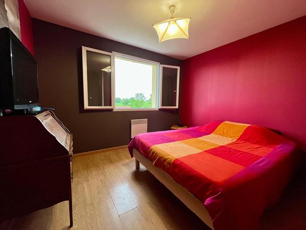 Agréable ensemble familial offrant de confortables volumes et double garages à 5mn de Bourg en Bresse