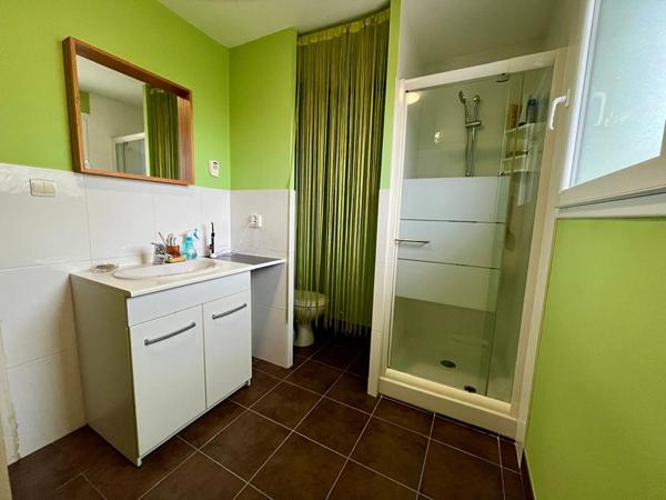 Agréable ensemble familial offrant de confortables volumes et double garages à 5mn de Bourg en Bresse