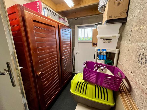 Agréable ensemble familial offrant de confortables volumes et double garages à 5mn de Bourg en Bresse