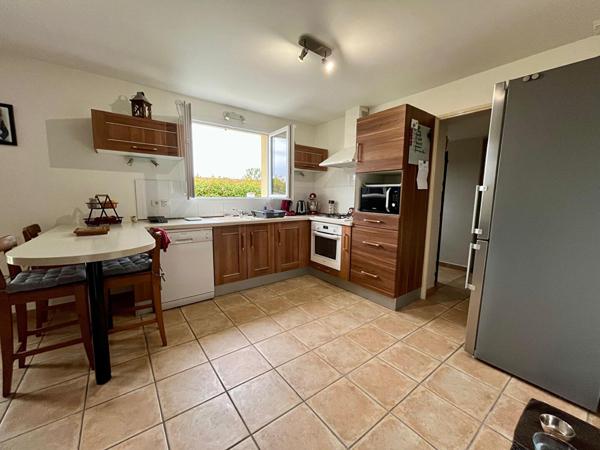 Agréable ensemble familial offrant de confortables volumes et double garages à 5mn de Bourg en Bresse