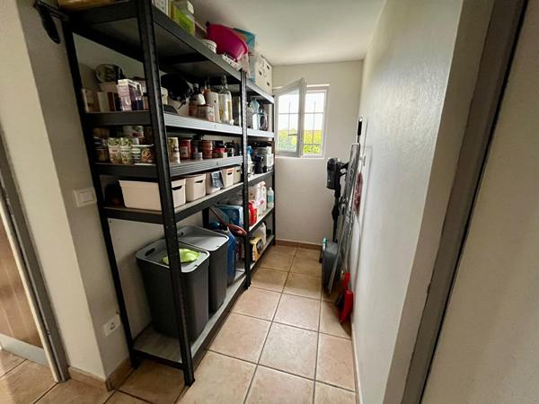 Agréable ensemble familial offrant de confortables volumes et double garages à 5mn de Bourg en Bresse