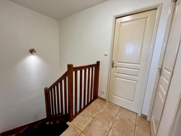 Agréable ensemble familial offrant de confortables volumes et double garages à 5mn de Bourg en Bresse