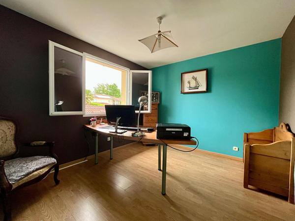 Agréable ensemble familial offrant de confortables volumes et double garages à 5mn de Bourg en Bresse