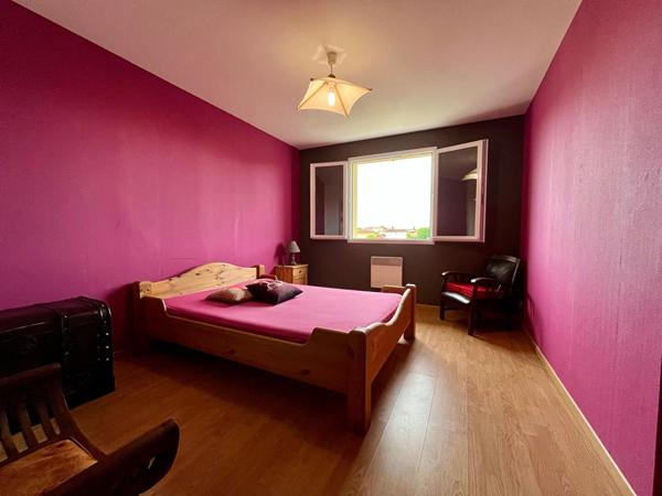 Agréable ensemble familial offrant de confortables volumes et double garages à 5mn de Bourg en Bresse