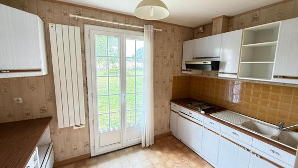 NOAILLES A 10 Minutes, Maison 6 pieces, Sejour double, Cuisine, 4 chambres, Salle de bains, Garages, Jardin.