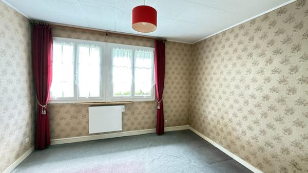 NOAILLES A 10 Minutes, Maison 6 pieces, Sejour double, Cuisine, 4 chambres, Salle de bains, Garages, Jardin.