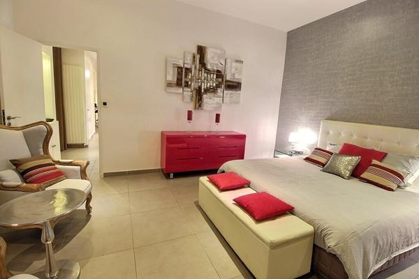 MARSEILLE 13008. Proche Prado, Rez-de-jardin avec dépendance