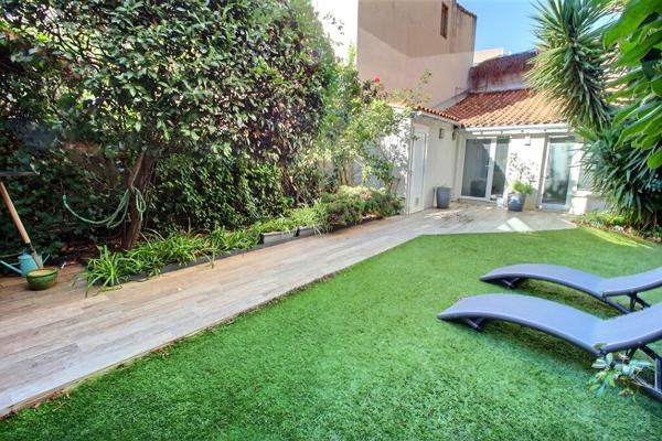 MARSEILLE 13008. Proche Prado, Rez-de-jardin avec dépendance