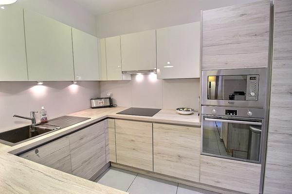 MARSEILLE 13008. Proche Prado, Rez-de-jardin avec dépendance