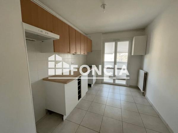 Location Appartement 4 pièces 82.8 m² - AVENUE LOUIS COIRARD Aix En Provence 13100